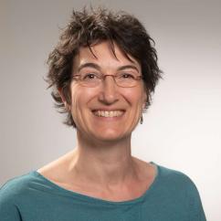 Nadia Henkes, Tanz- und Bewegungstherapeutin M.A., Heilpraktikerin für Psychotherapie